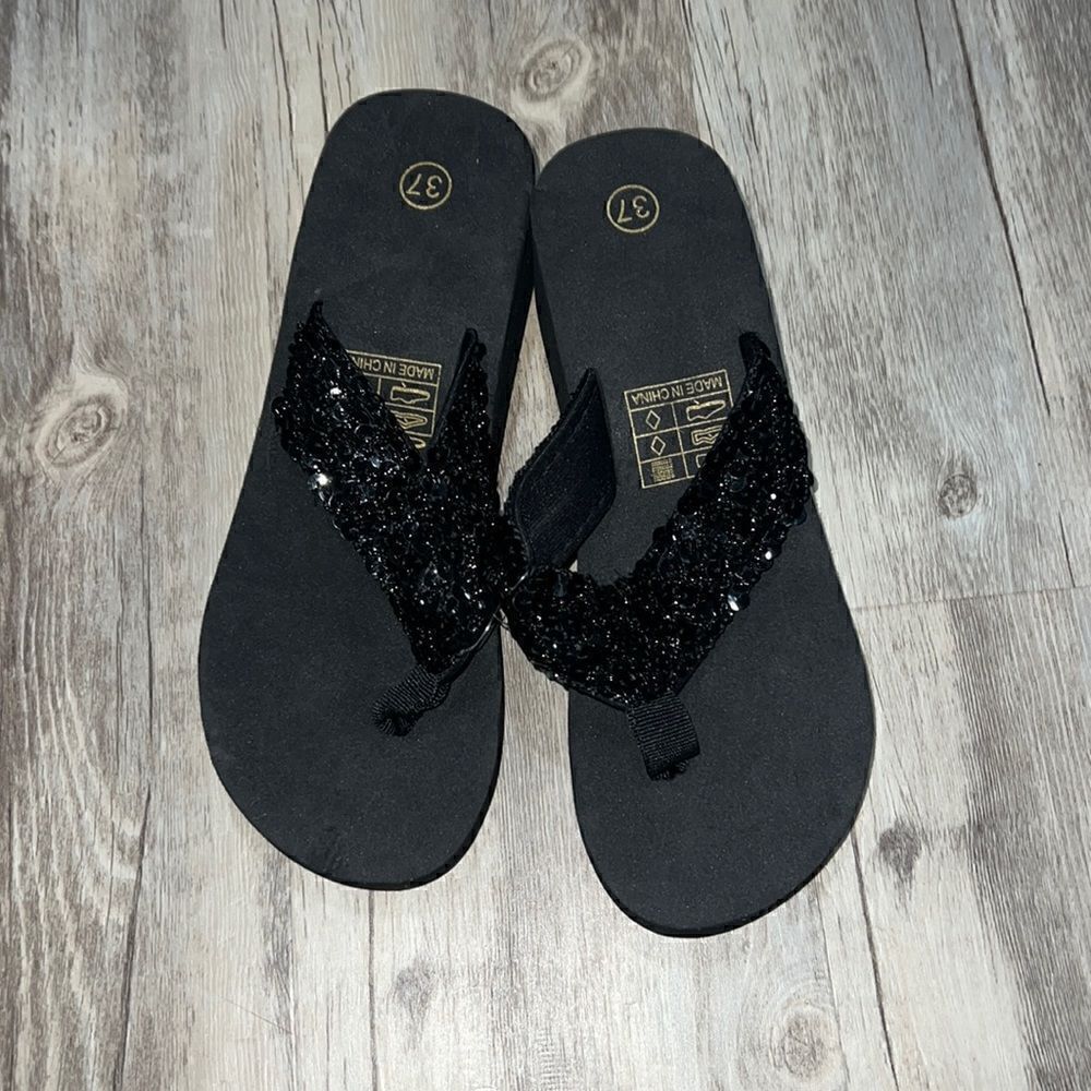 Sandals - Picture 2 of 3